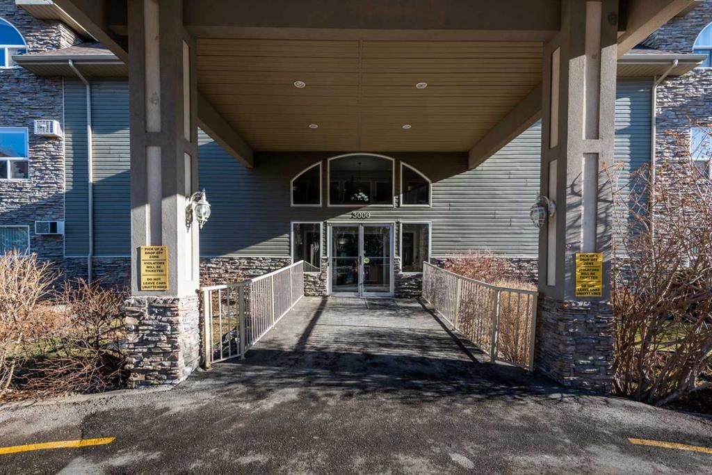3301, Millrise Point SW, Calgary — photo 2 of 49