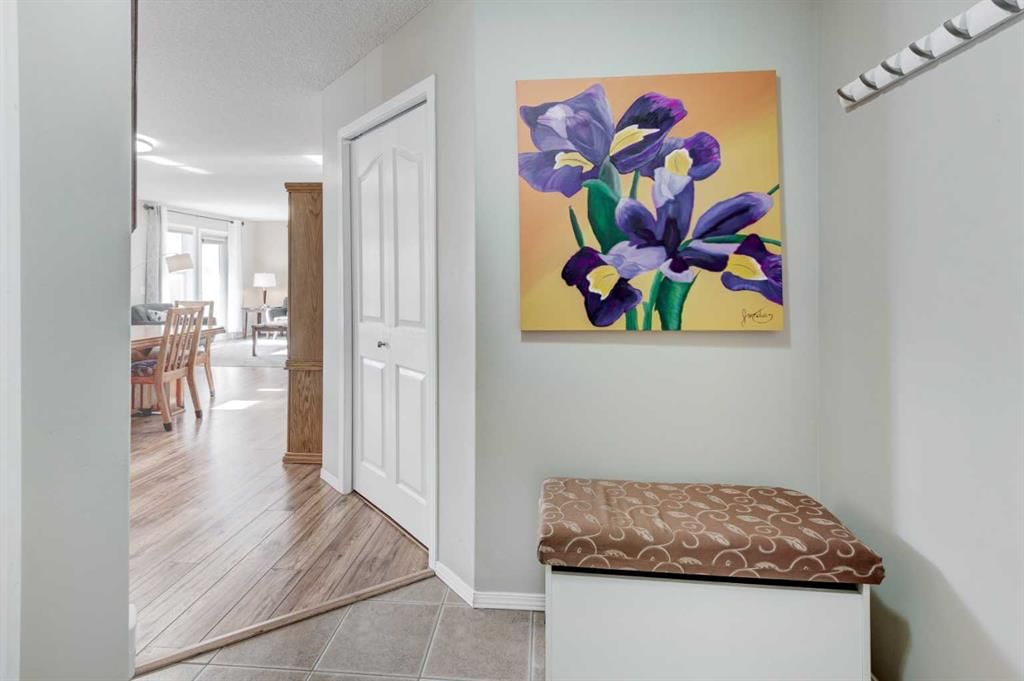 3301, Millrise Point SW, Calgary — photo 3 of 49