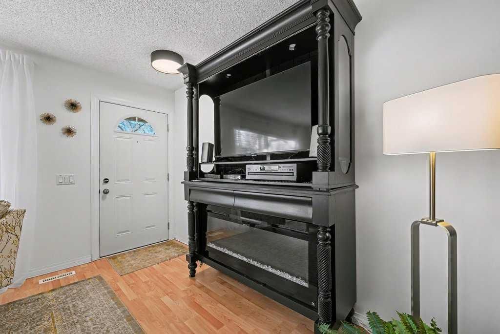 15, 999 Canyon Meadows Drive SW, Calgary — photo 5 of 41