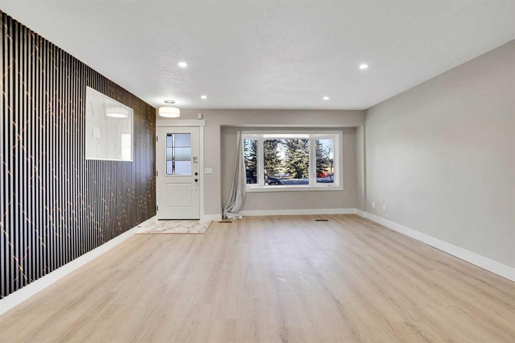 6060 Madigan Drive NE, Calgary — photo 4 of 50