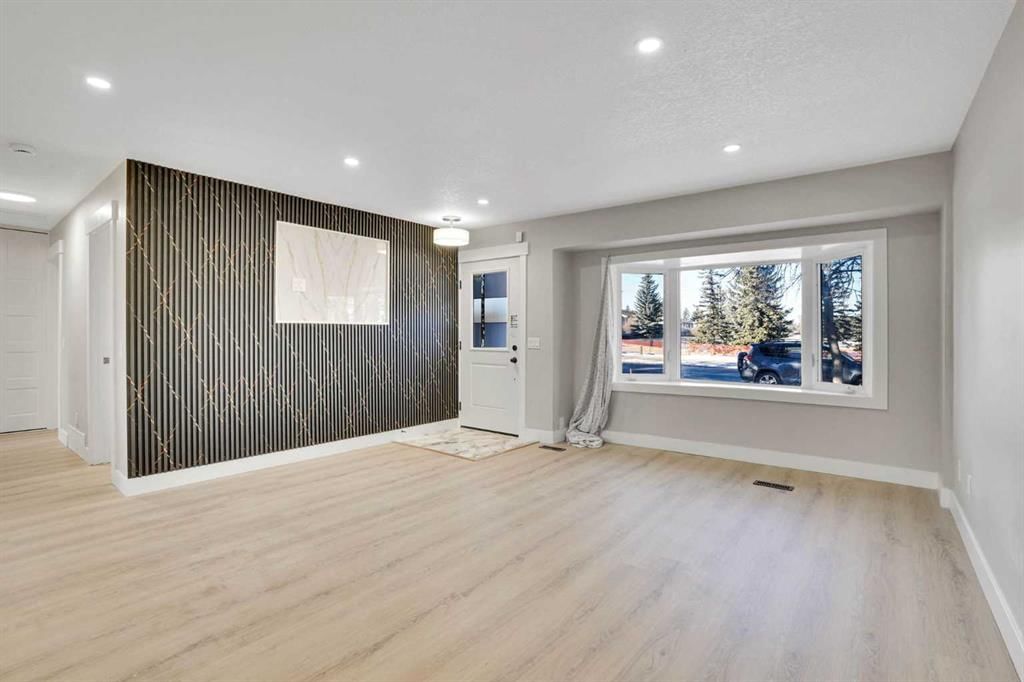 6060 Madigan Drive NE, Calgary — photo 5 of 50