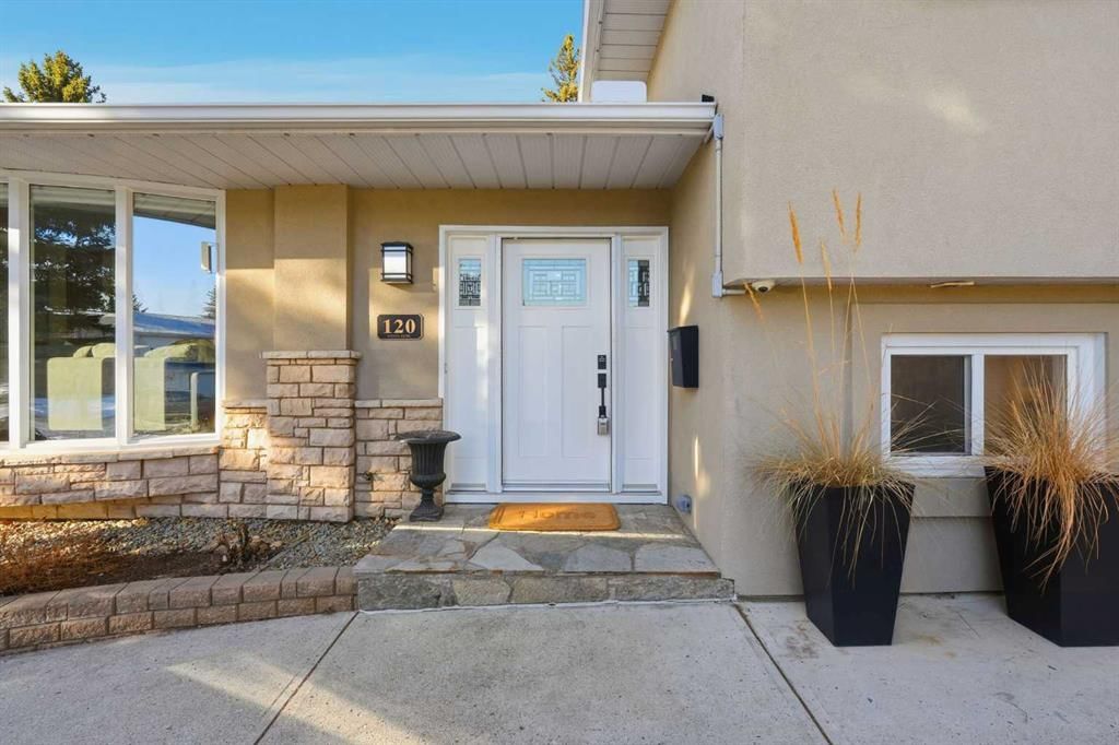 120 Canata Close SW, Calgary — photo 2 of 50