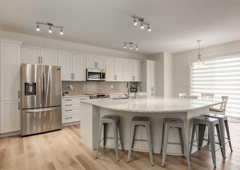 143 Yorkville Green SW, Calgary — photo 3 of 34