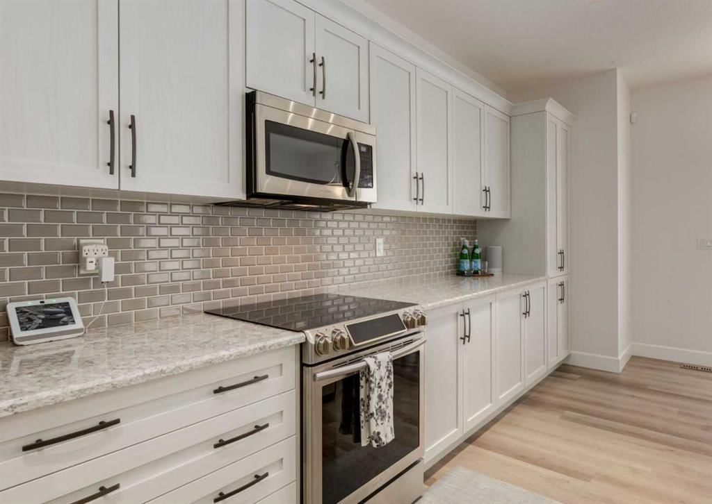 143 Yorkville Green SW, Calgary — photo 4 of 34