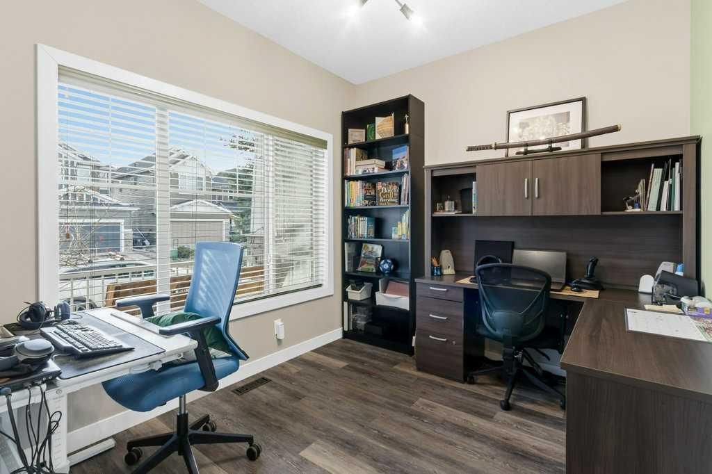 32 Royal Birch Park NW, Calgary — photo 3 of 33