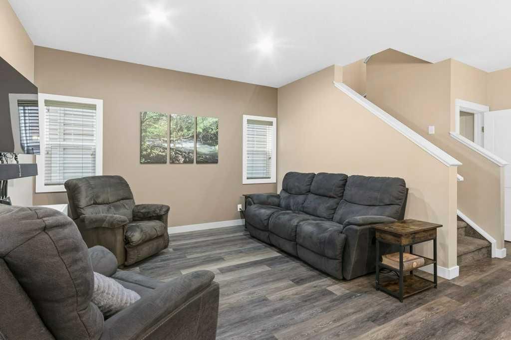 32 Royal Birch Park NW, Calgary — photo 4 of 33