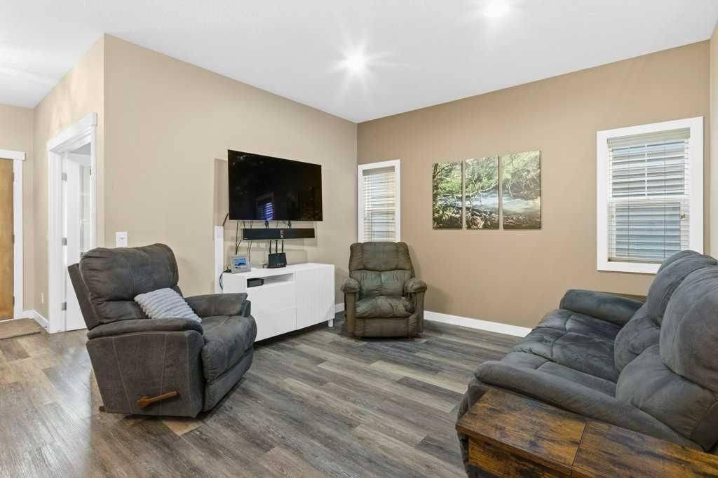 32 Royal Birch Park NW, Calgary — photo 5 of 33