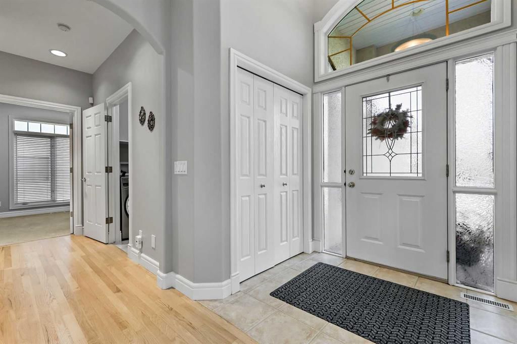 69 Evergreen Crescent SW, Calgary — photo 2 of 44