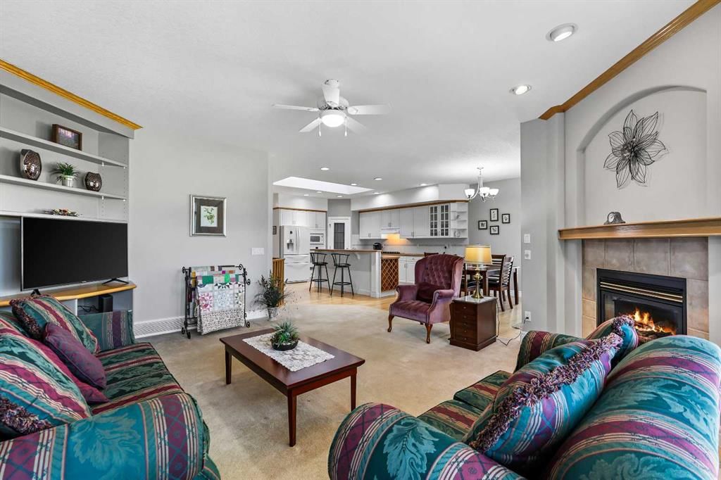 69 Evergreen Crescent SW, Calgary — photo 4 of 44