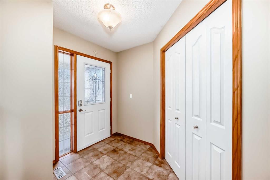 38 Springborough Way SW, Calgary — photo 3 of 44