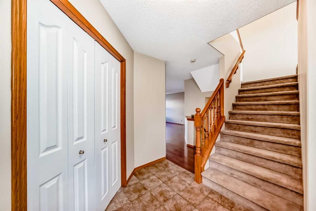 38 Springborough Way SW, Calgary — photo 4 of 44