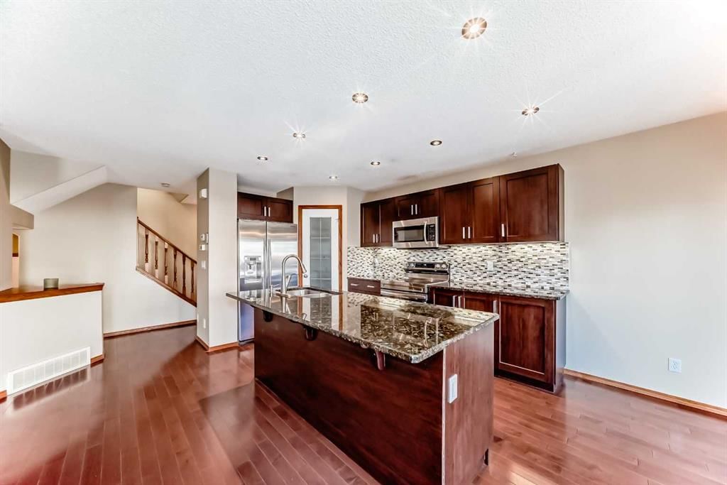 38 Springborough Way SW, Calgary — photo 5 of 44