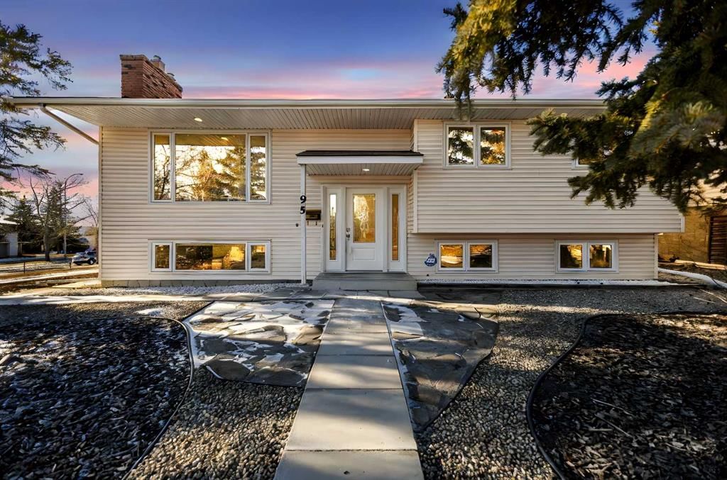 95 Silver Brook Drive NW, Calgary — main listing photo