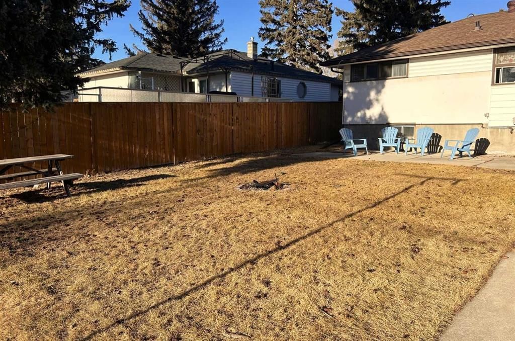 4647 29 Avenue NW, Calgary — photo 2 of 27