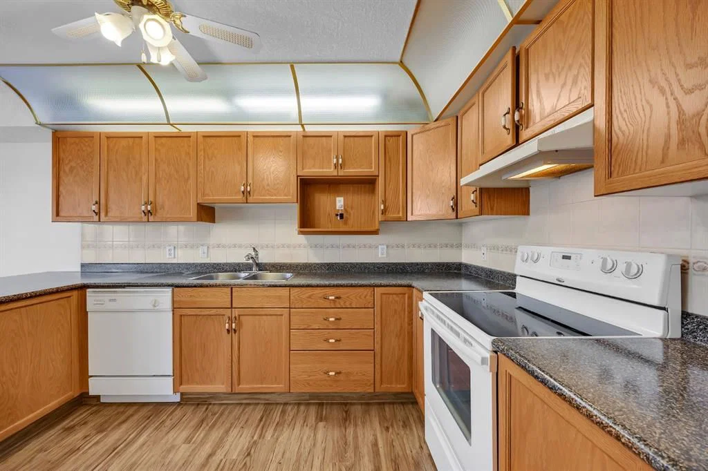 311, 7239 Sierra Morena Boulevard SW, Calgary — photo 4 of 50