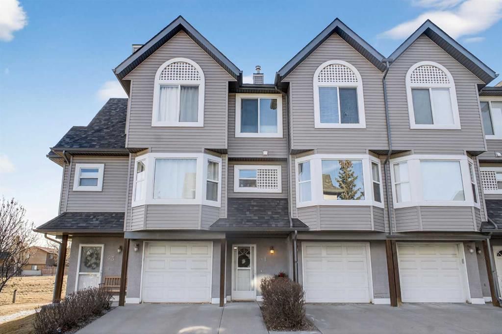 41 Sandarac Villas NW, Calgary — main listing photo