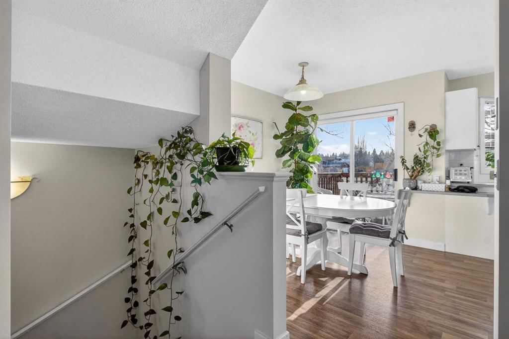 41 Sandarac Villas NW, Calgary — photo 5 of 46