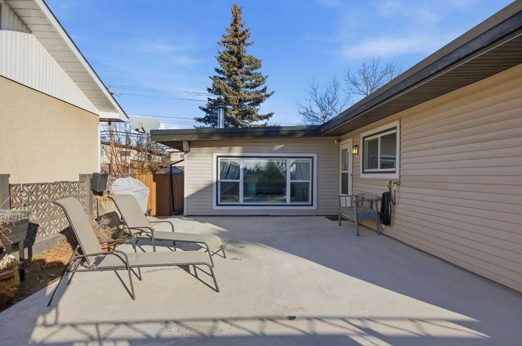 524 Hunterplain Hill NW, Calgary — photo 3 of 38