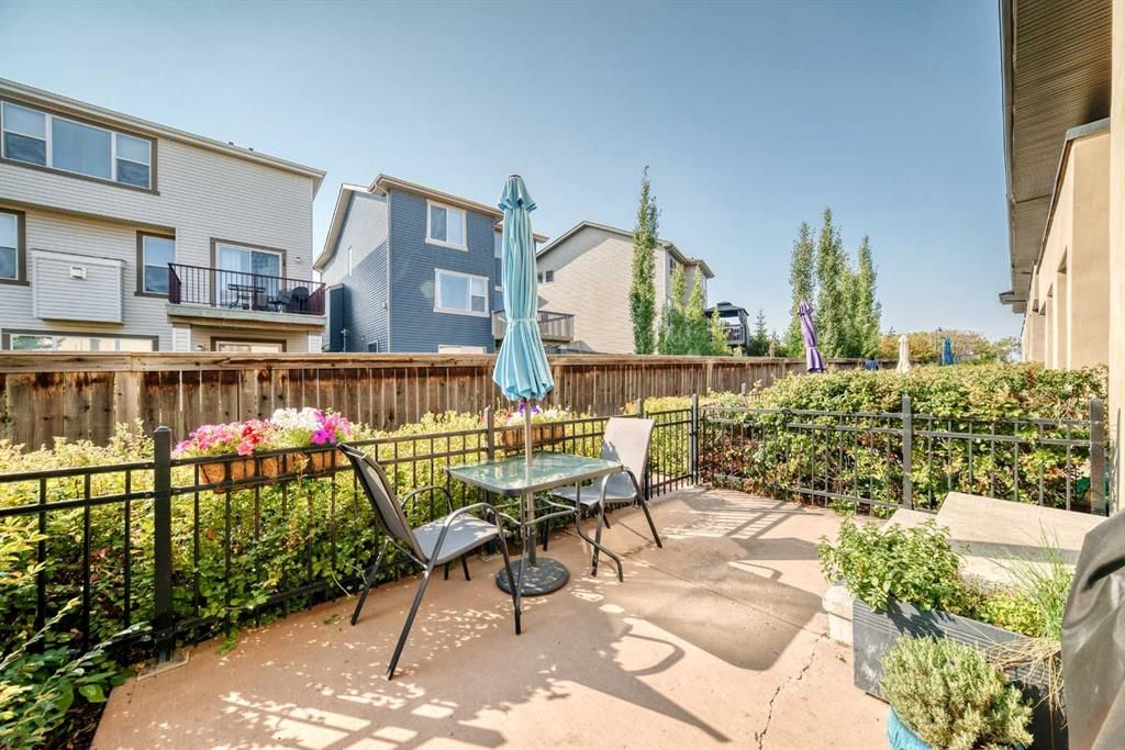 37 Aspen Hills Terrace SW, Calgary — photo 4 of 45