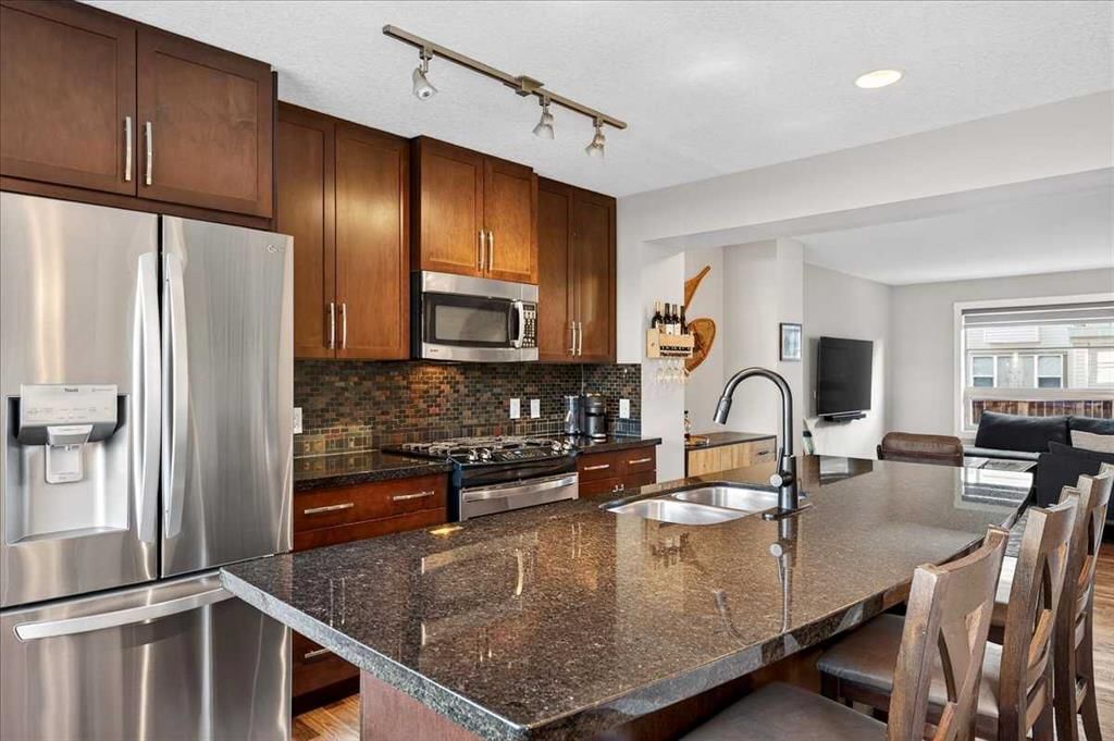 37 Aspen Hills Terrace SW, Calgary — photo 5 of 45