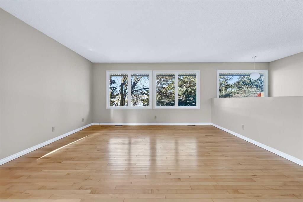 5315 Valiant Drive NW, Calgary — photo 4 of 47