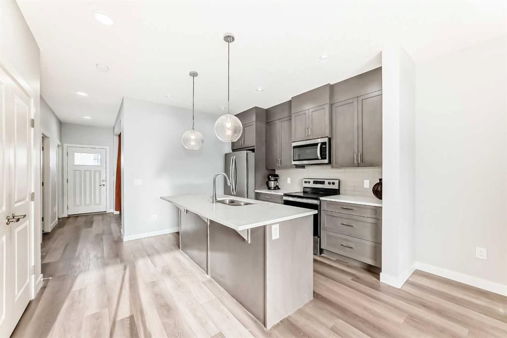 75 Savanna Boulevard NE, Calgary — photo 2 of 35