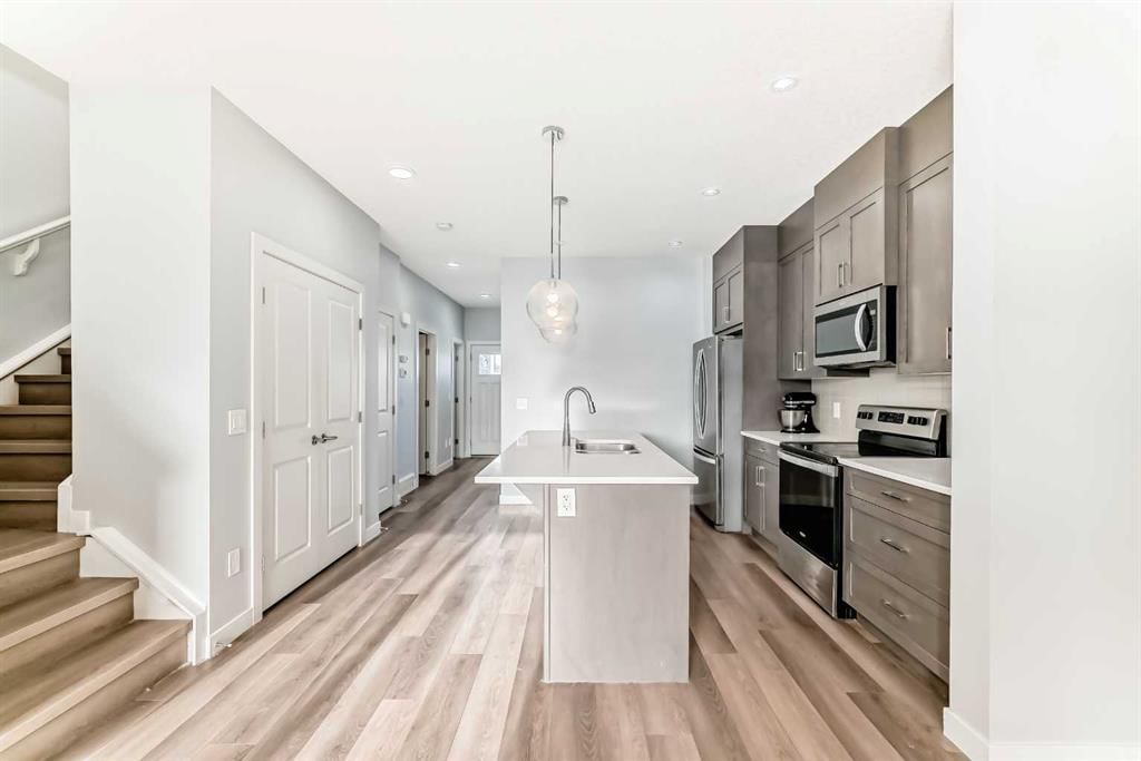 75 Savanna Boulevard NE, Calgary — photo 3 of 35