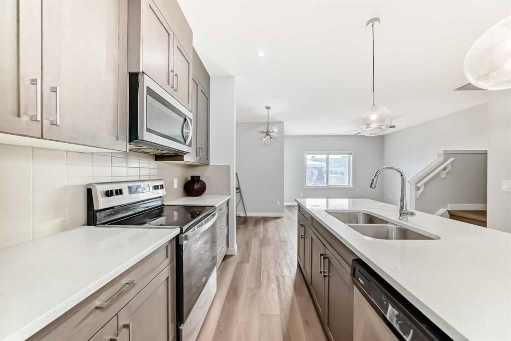 75 Savanna Boulevard NE, Calgary — photo 5 of 35