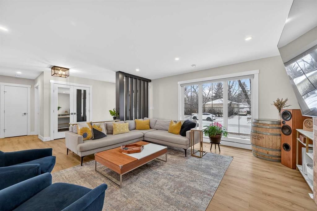 2720 41 Street SW, Calgary — photo 4 of 43