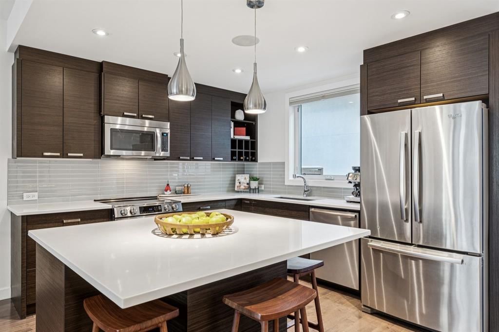 2924 15 Street SW, Calgary — photo 4 of 33