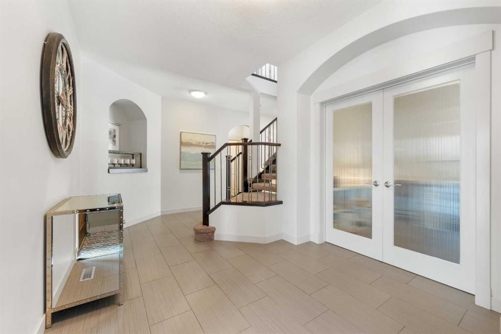 35 Aspenshire Drive SW, Calgary — photo 3 of 50
