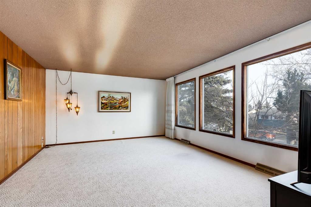 732 Hunts Crescent NW, Calgary — photo 2 of 40