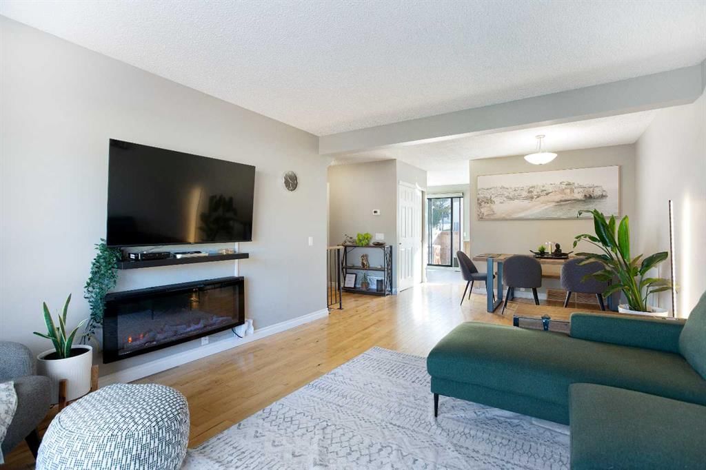 19, 5019 46 Avenue SW, Calgary — photo 4 of 23