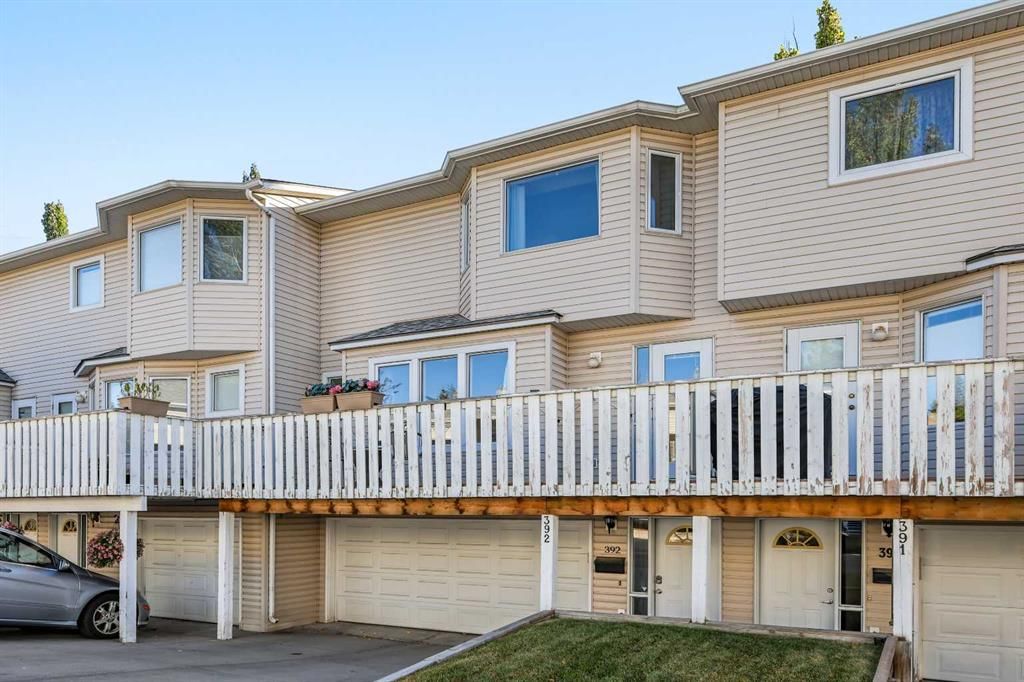 392 Killarney Glen Court SW, Calgary — main listing photo
