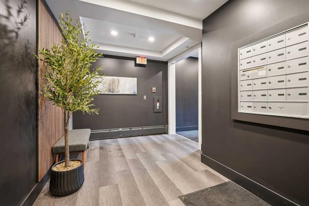 306, 660 Eau Claire Avenue SW, Calgary — photo 4 of 47