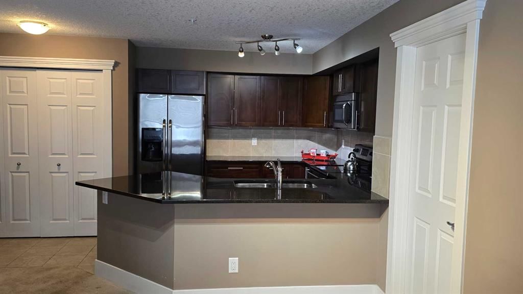 128, 500 Rocky Vista Gardens NW, Calgary — photo 3 of 28