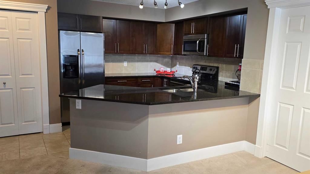 128, 500 Rocky Vista Gardens NW, Calgary — photo 4 of 28