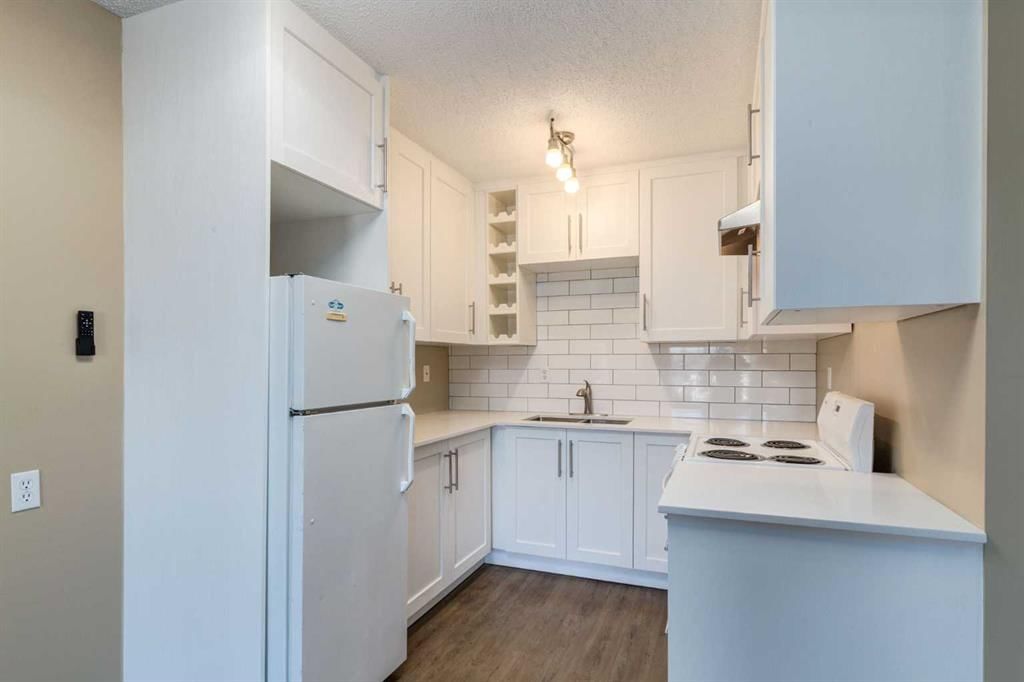 405C, 5601 Dalton Drive NW, Calgary — photo 4 of 30