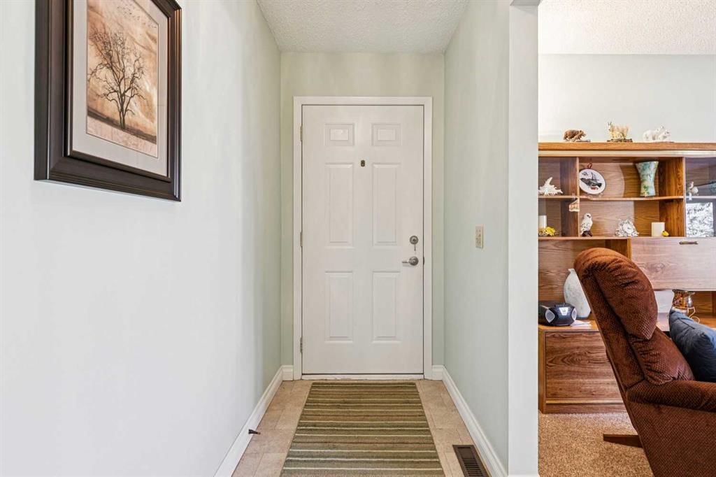 36 Templeby Crescent NE, Calgary — photo 3 of 38
