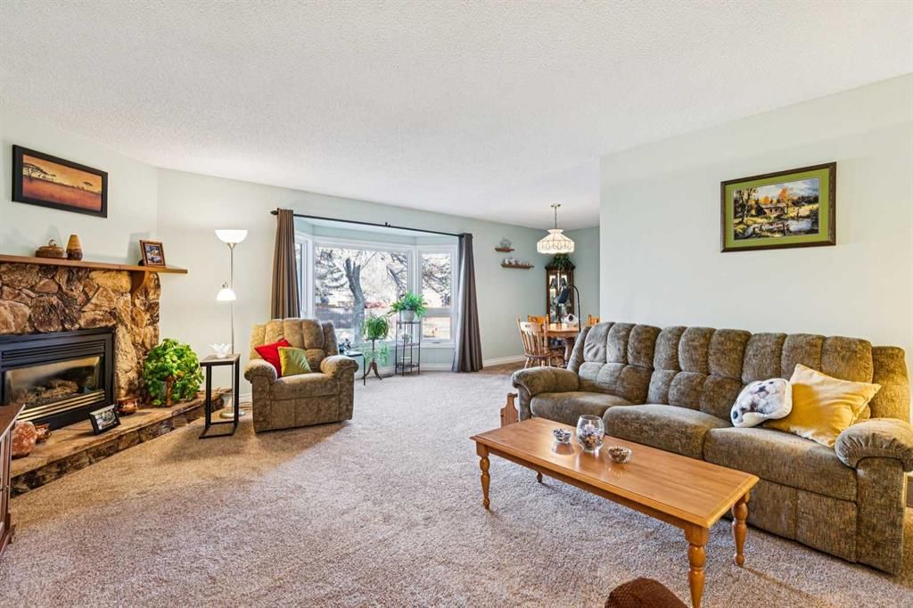 36 Templeby Crescent NE, Calgary — photo 4 of 38