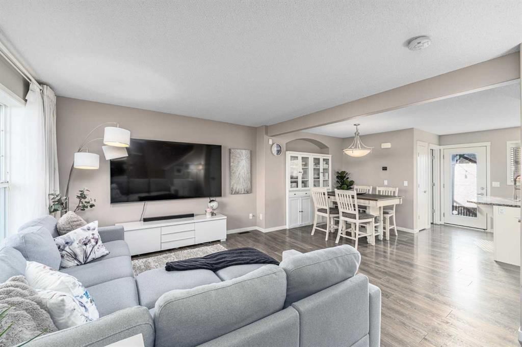 17 Evansridge Circle NW, Calgary — photo 3 of 37