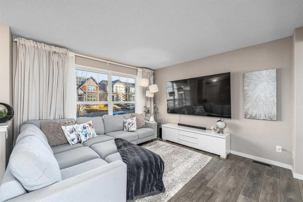 17 Evansridge Circle NW, Calgary — photo 4 of 37