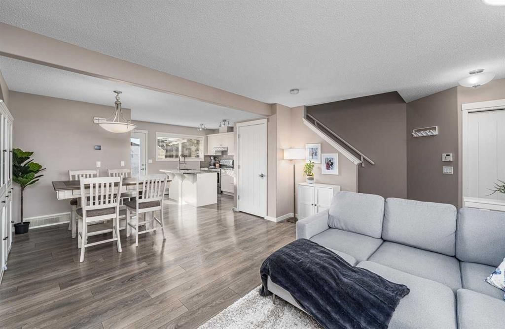 17 Evansridge Circle NW, Calgary — photo 5 of 37