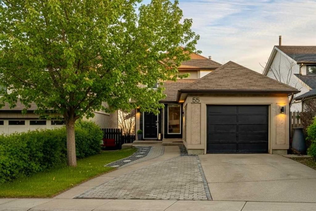 55 Coach Gate Way SW, Calgary — photo 4 of 50