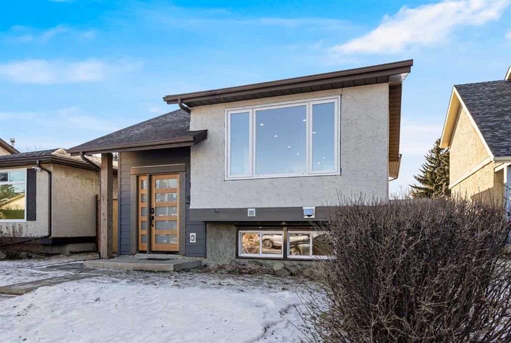 352 Abinger Crescent NE, Calgary — photo 3 of 40