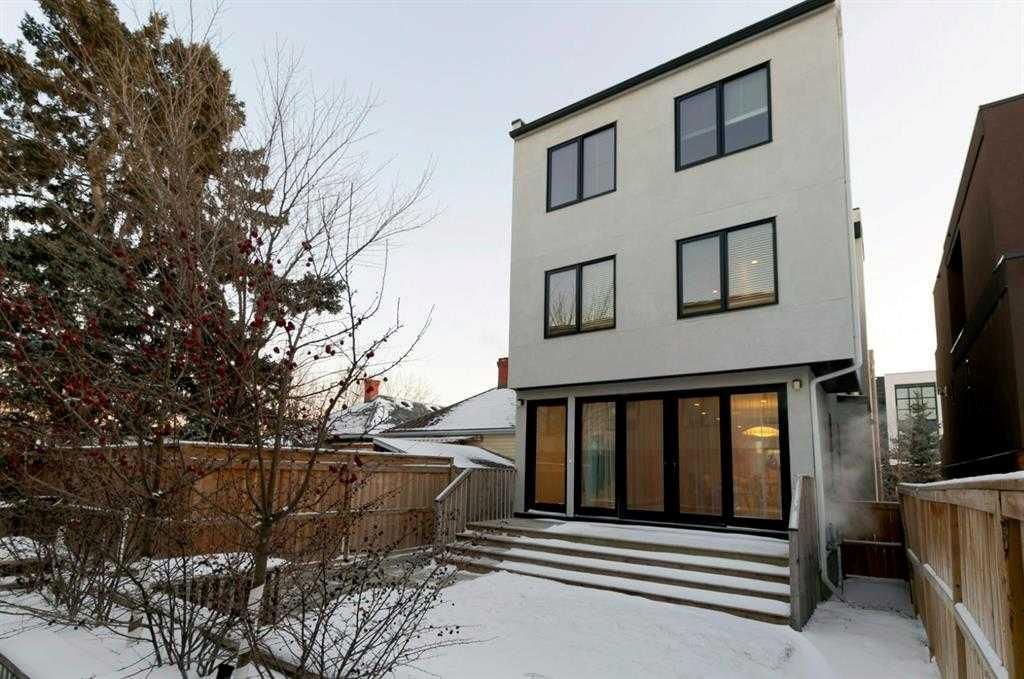 1710 35 Avenue SW, Calgary — photo 2 of 35