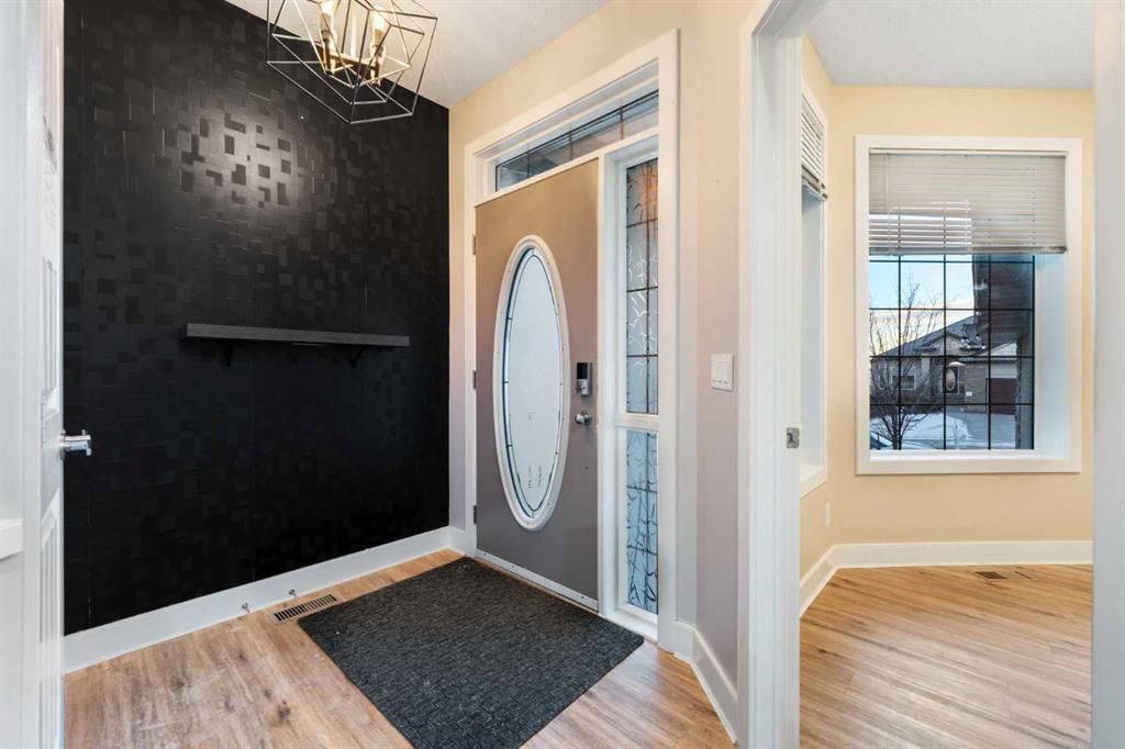 70 Royal Ridge Manor NW, Calgary — photo 2 of 50