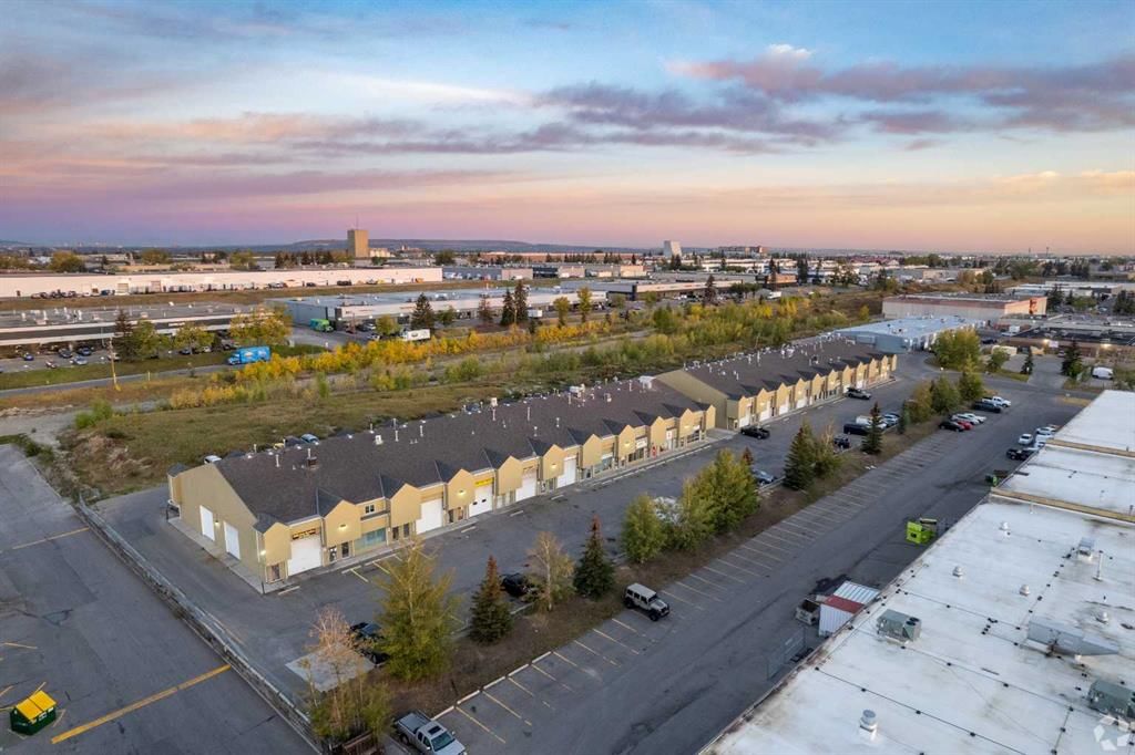 516, 3208 8 Avenue NE, Calgary — main listing photo