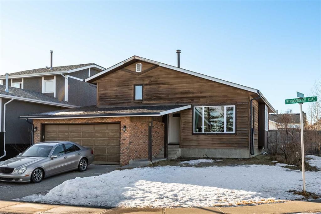 11 Woodborough Road SW, Calgary — photo 2 of 34
