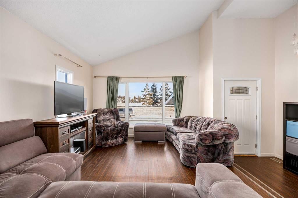 11 Woodborough Road SW, Calgary — photo 4 of 34
